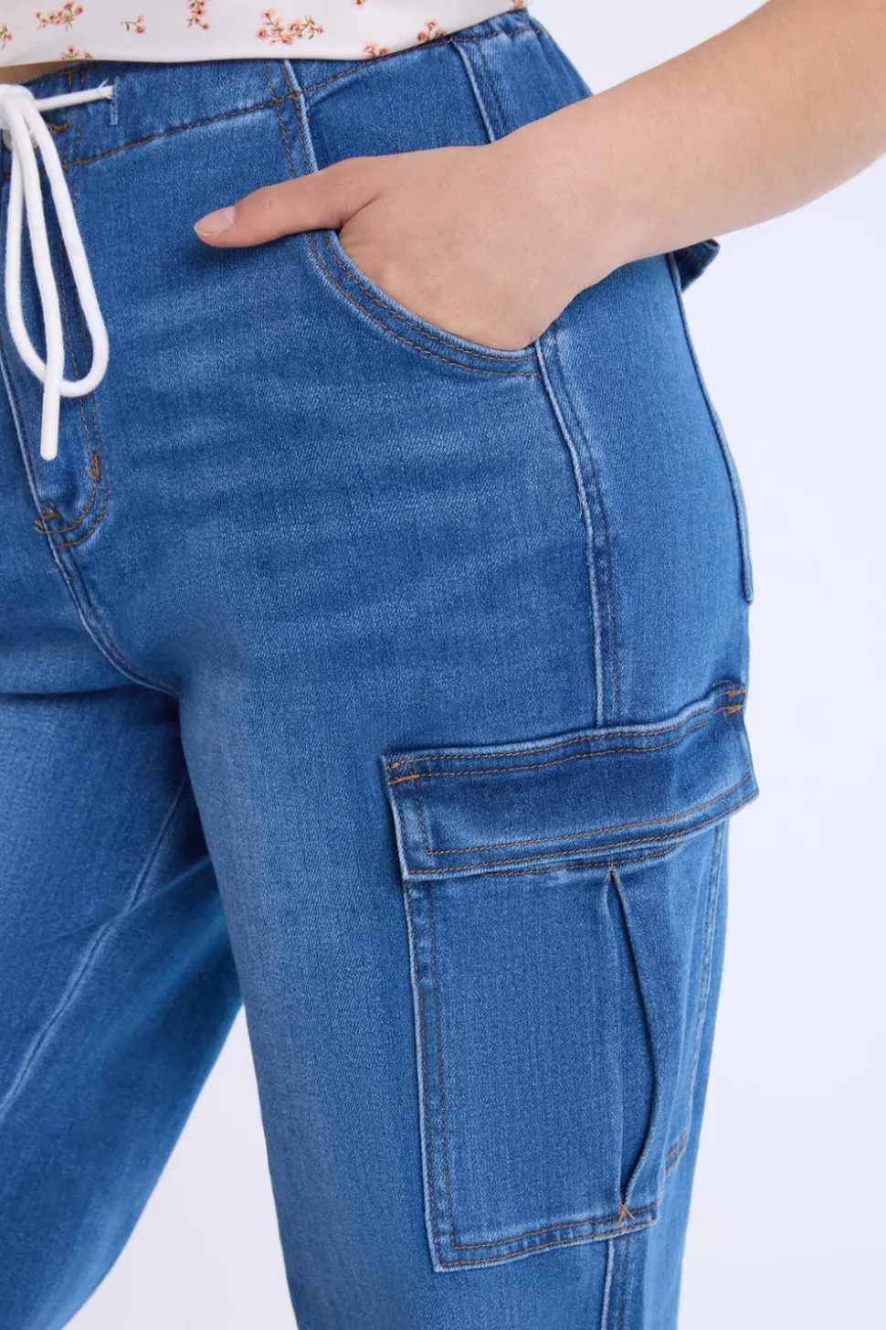 Loose Fit Cargo Jeans