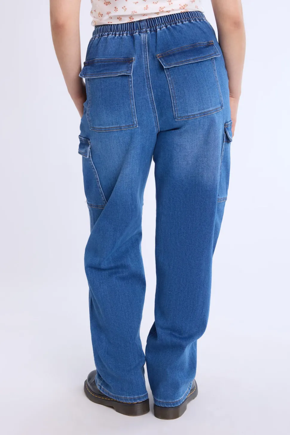 Loose Fit Cargo Jeans